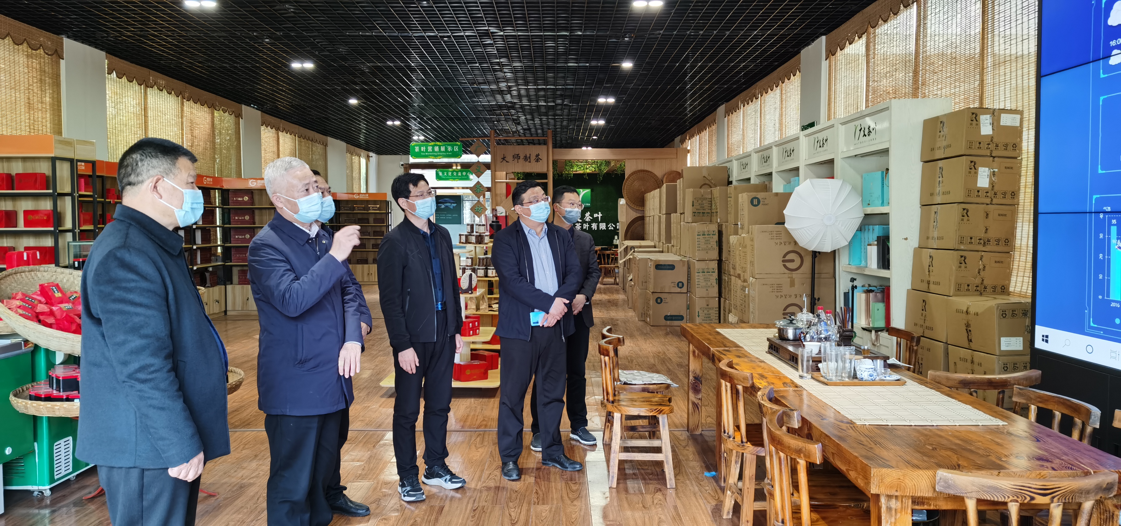 2022年4月1日，信陽(yáng)市胡亞才市長(zhǎng)來廣義茶印象園，關(guān)心春茶生產(chǎn)，指導(dǎo)春茶生產(chǎn)工作